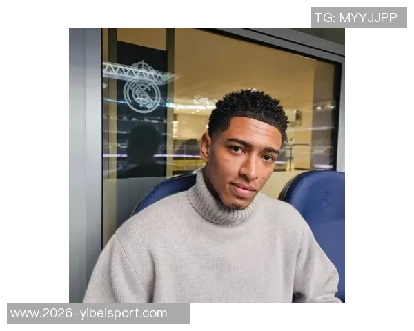 麦迪逊社媒分享儿子穿贝林厄姆皇马球衣瞬间展现父爱与足球梦想